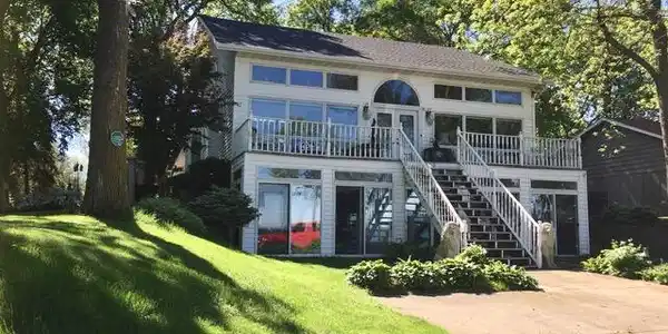 353 Green Lake Blvd