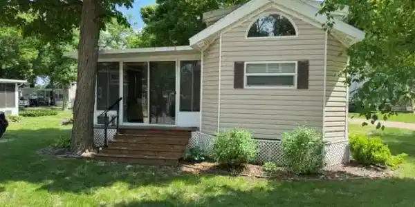 2221 Reubens #22 Lane SW