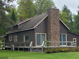225 Lakeshore Drive W