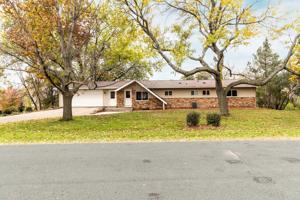 5325 Lake Sarah Heights