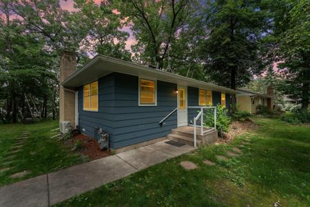 6053 S Linwood Drive NE