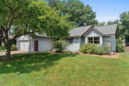908 Bluebird Court N
