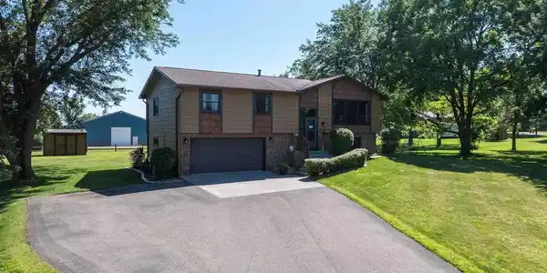 207 Maple Avenue SW