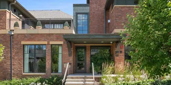 230 Manitoba Ave S, #210 + 220