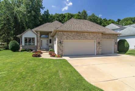 418 Oak Creek Drive S