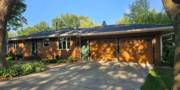 1909 Country Club Drive NE