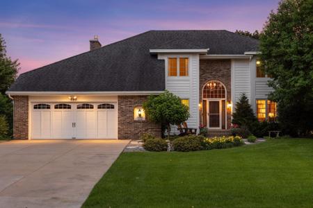 895 Mendakota Court