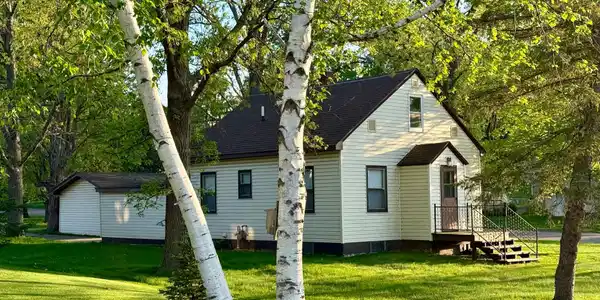 685 Main Street W