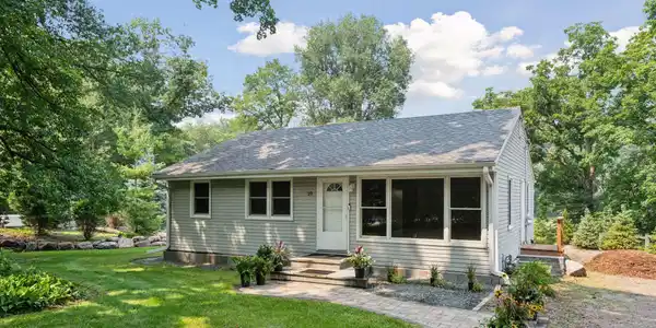 10 Woodlawn Avenue
