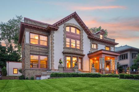 2224 W Lake Of The Isles Parkway