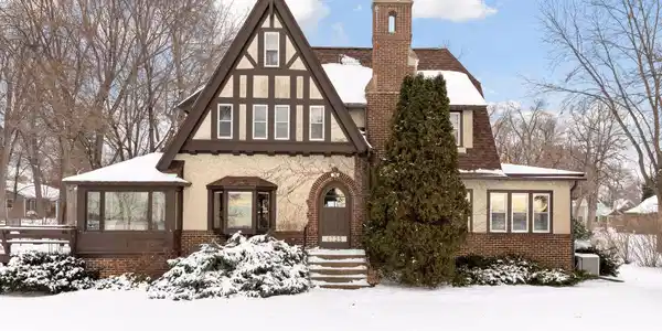 4725 Lake