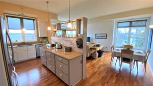 100 4th Avenue N