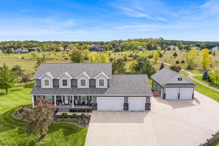10160 James NE