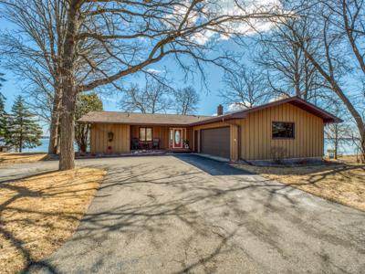 3042 Birchmont NE