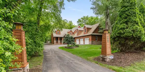 1130 N Shore Drive W