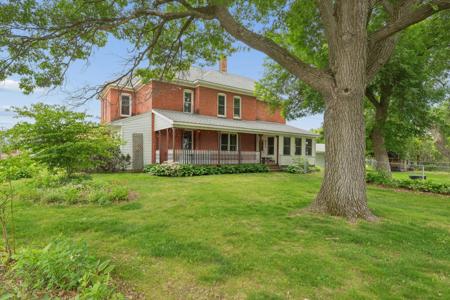 215 Elm Street W