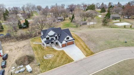 3731 Crestwood Ridge NE
