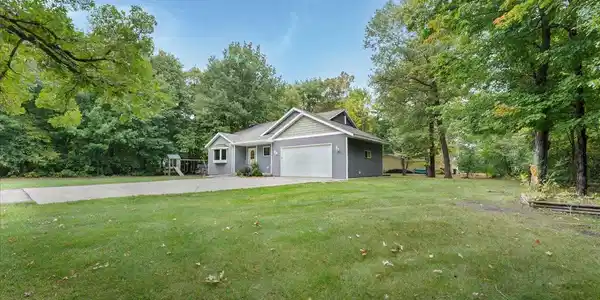 151 Bluffs Road NW