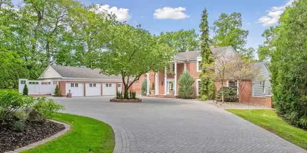 2496 Old Beach Road