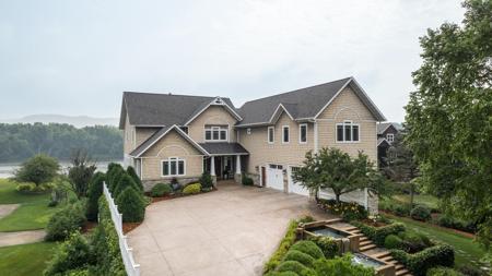 830 Prairie Island Road N