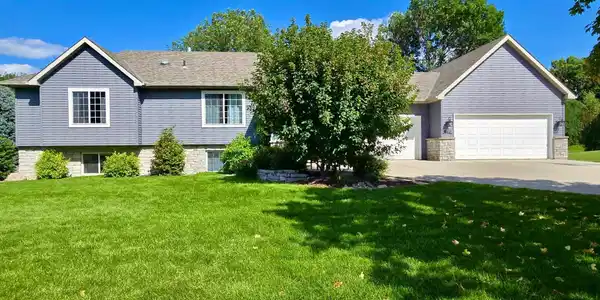 3312 Eagle Ridge Drive E