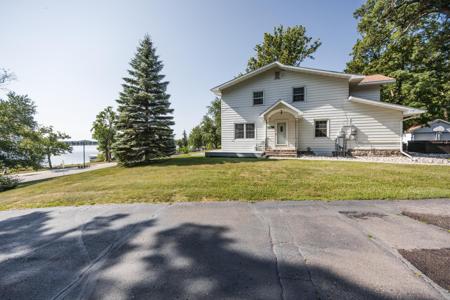 1104 W Lake Drive