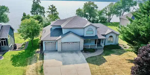 6258 Lake Carlos NE