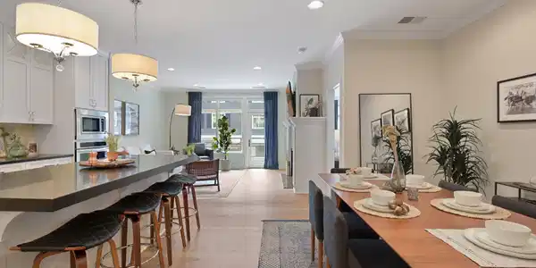 875 Lake N