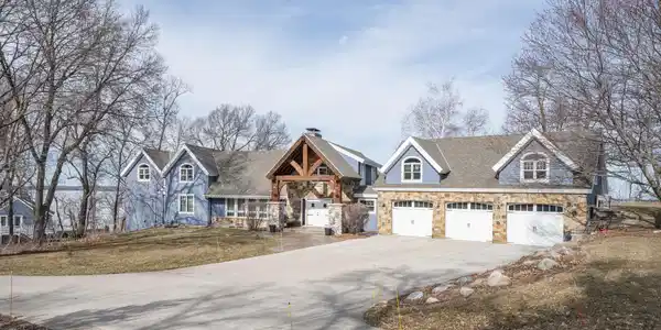419 Lake S