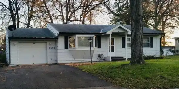 5933 Hawthorne
