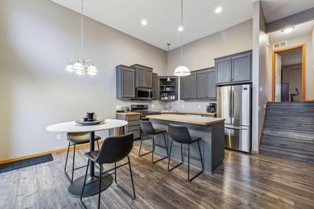 8532 Lakeview