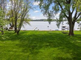5725 Lake Sarah Heights