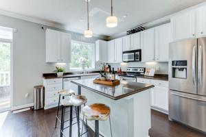 10287 Bleeker