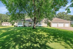 17887 Riverwood