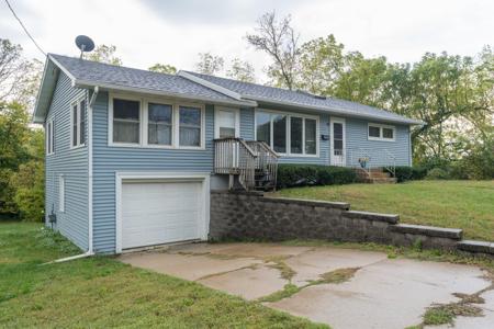 619 Lake W
