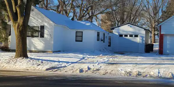 1405 Lakeland NE