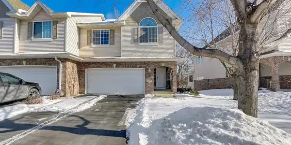 3725 Fox Tail NW