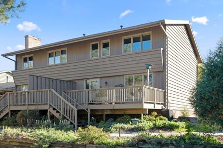 212 Windsor Court