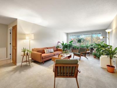 2700 W 44th Street
