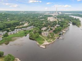 560 Lakeside Bay S