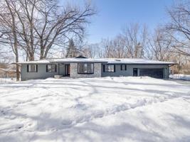 7704 Lakeview NE