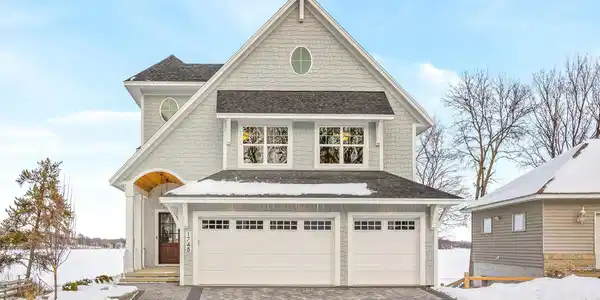 1748 Shorewood