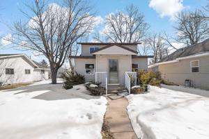 734 Woodland Drive SE