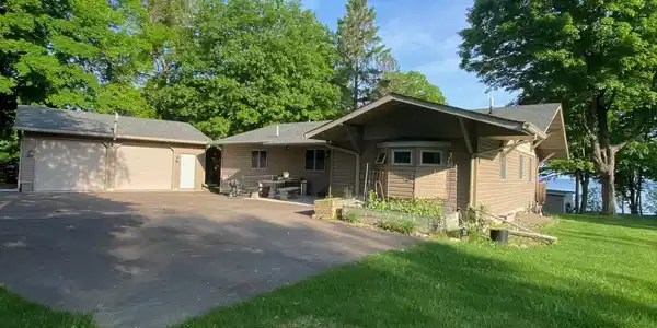 2315 Lake Shore