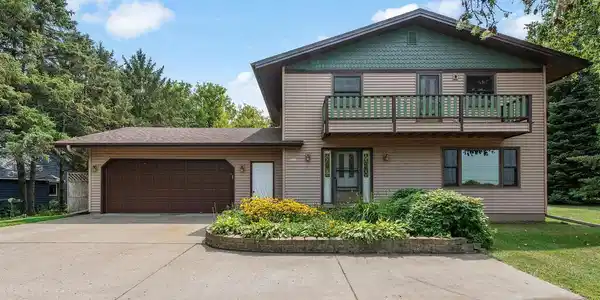 1600 Peltier Lake
