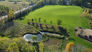4002 Woodhill