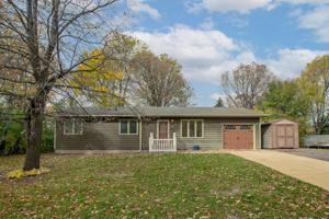 215 Hillcrest W