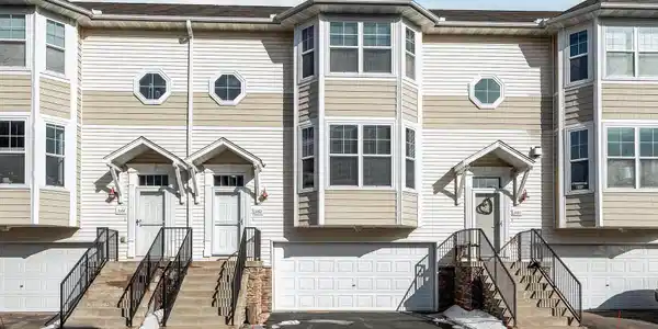 3162 Lexington N