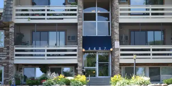 4407 Wilshire
