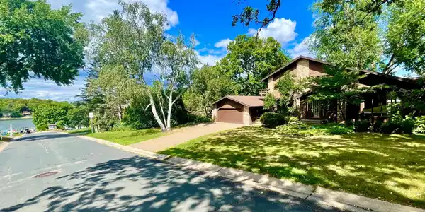 3508 Willow Beach SW